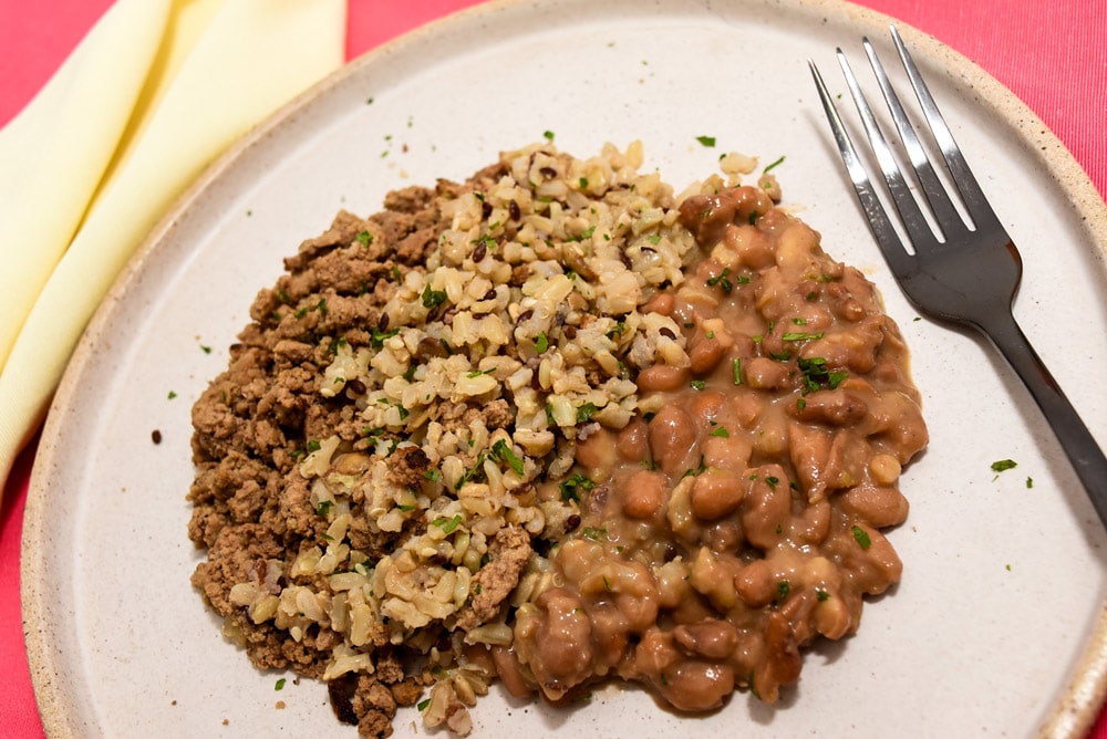 Carne moída, arroz integral e feijão carioca